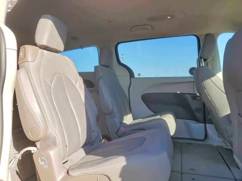 76957165 :رقم المزاد ، 2C4RC1CG6HR703942 vin ، 2017 Chrysler Pacifica مزاد بيع