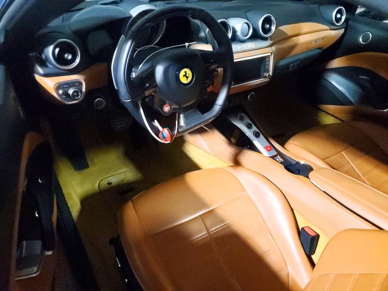 75048025 :رقم المزاد ، ZFF77XJA4H0226114 vin ، 2017 Ferrari California T مزاد بيع