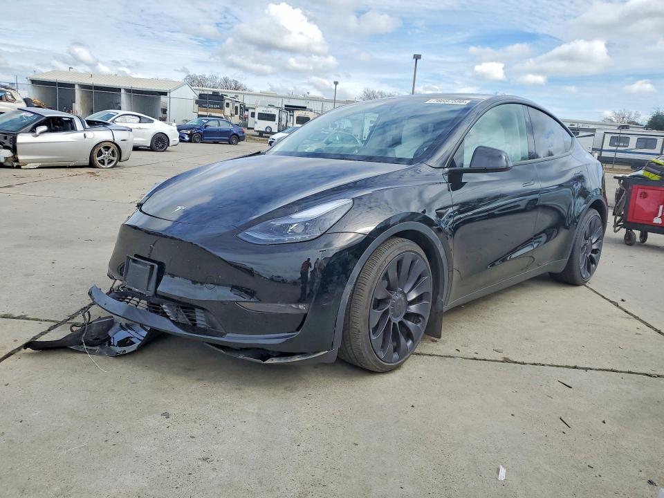 78697595 :رقم المزاد ، 7SAYGDEF9SF266451 vin ، 2025 Tesla Model Y مزاد بيع