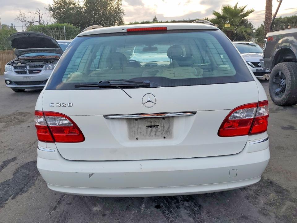 76170835 :رقم المزاد ، WDBUH65JX4A481968 vin ، 2004 Mercedes-benz E مزاد بيع