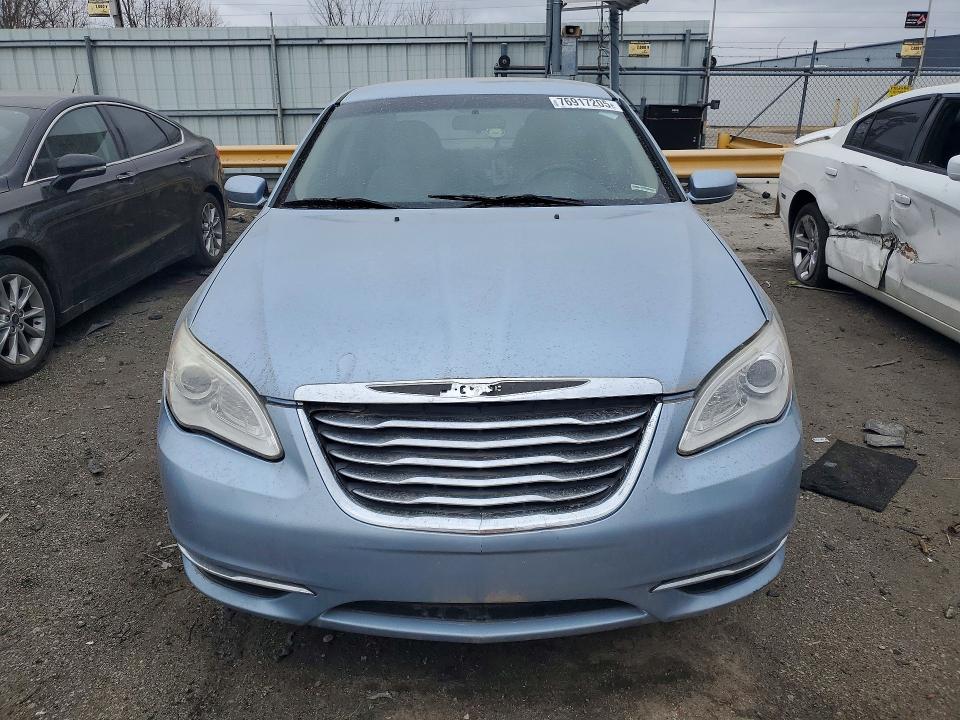 76917205 :رقم المزاد ، 1C3CCBAB8DN697852 vin ، 2013 Chrysler 200 مزاد بيع