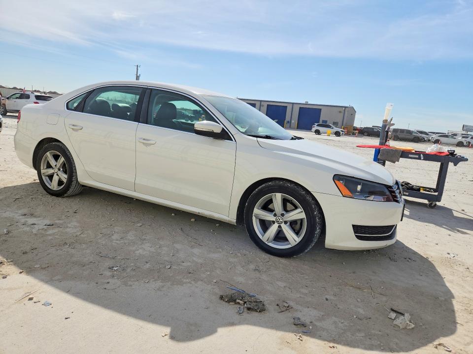 76833605 :رقم المزاد ، 1VWBN7A34DC041132 vin ، 2013 Volkswagen Passat مزاد بيع