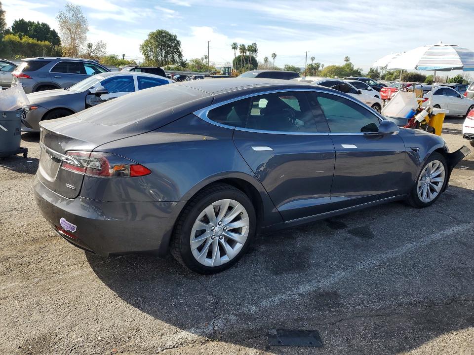 Продаж на аукціоні авто 2018 Tesla Model S, vin: 5YJSA1E26JF292780, номер лоту: 76665625