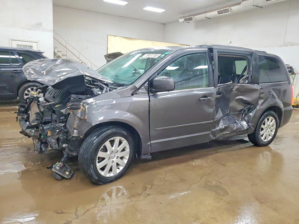 78441765 :رقم المزاد ، 2C4RC1AG0FR676737 vin ، 2015 Chrysler Town & Country مزاد بيع
