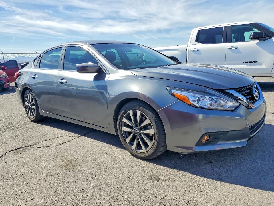 Продаж на аукціоні авто 2018 Nissan Altima, vin: 1N4AL3AP0JC215327, номер лоту: 79041225