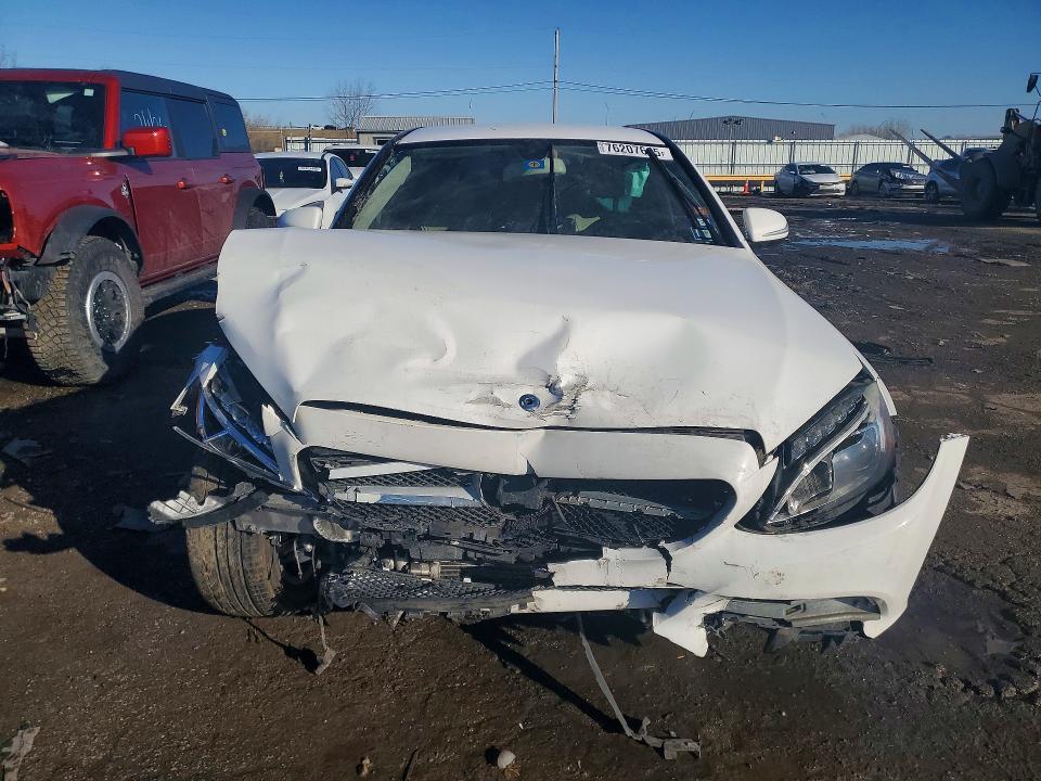 2015 Mercedes-benz C მანქანა იყიდება აუქციონზე, vin: 55SWF4KB3FU024946, აუქციონის ნომერი: 76207615