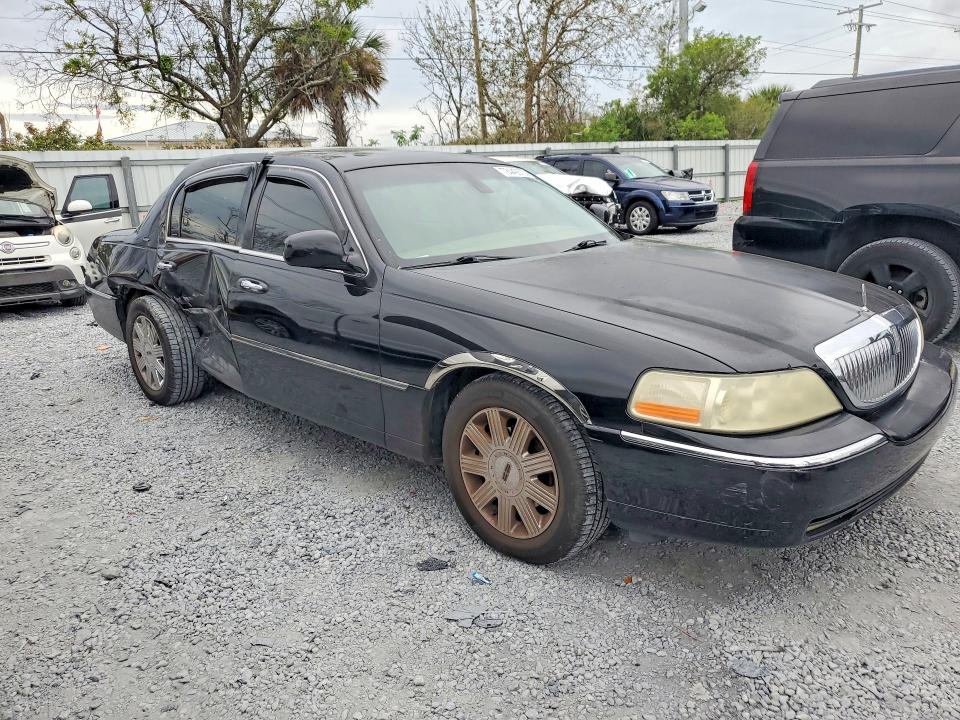 2003 Lincoln Town Car მანქანა იყიდება აუქციონზე, vin: 1LNHM83W13Y630827, აუქციონის ნომერი: 78449875