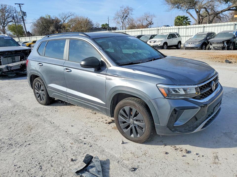 75556415 :رقم المزاد ، 3VVAX7B2XNM046898 vin ، 2022 Volkswagen Taos مزاد بيع