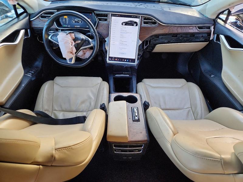 47138986 :رقم المزاد ، 5YJSA1E28HF198667 vin ، 2017 Tesla Model S مزاد بيع