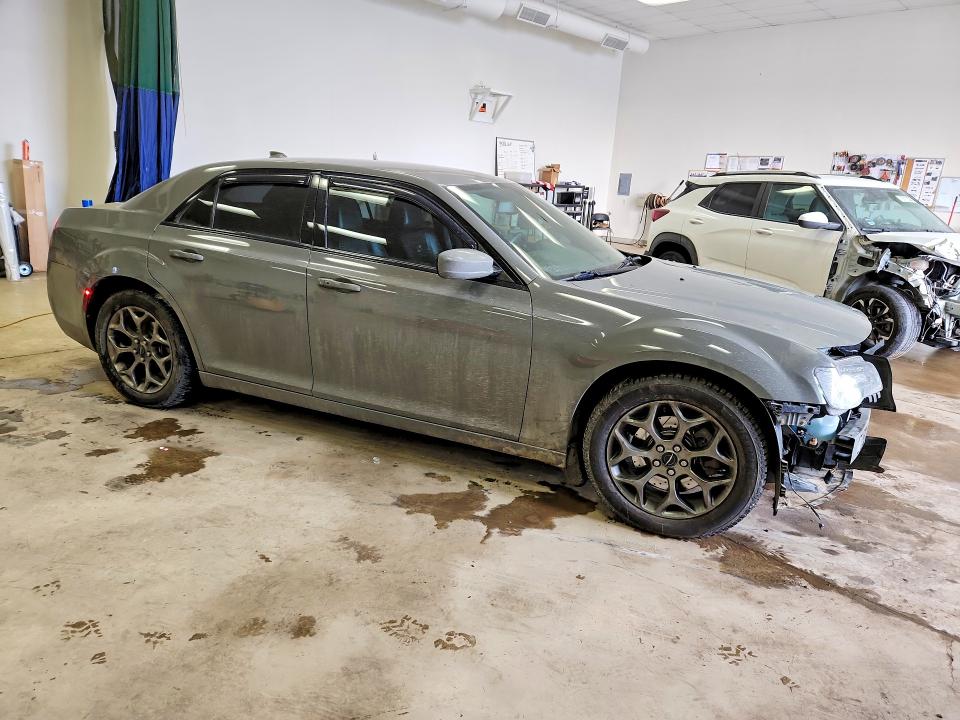 76826185 :رقم المزاد ، 2C3CCAGG8HH506992 vin ، 2017 Chrysler 300 مزاد بيع