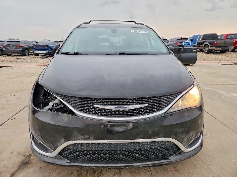 76556715 :رقم المزاد ، 2C4RC1BG6HR668580 vin ، 2017 Chrysler Pacifica مزاد بيع