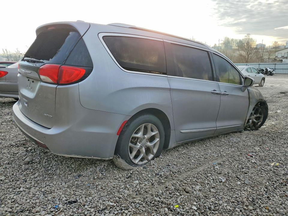 77688415 :رقم المزاد ، 2C4RC1GG5JR170871 vin ، 2018 Chrysler Pacifica مزاد بيع