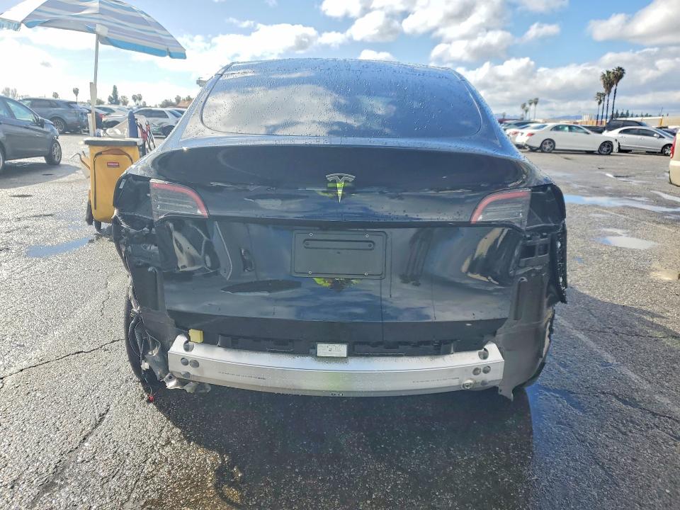 77570175 :رقم المزاد ، 7SAYGDED2SF321014 vin ، 2025 Tesla Model Y مزاد بيع