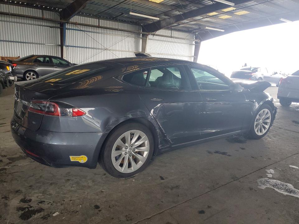 77837675 :رقم المزاد ، 5YJSA1E10HF187122 vin ، 2017 Tesla Model S مزاد بيع