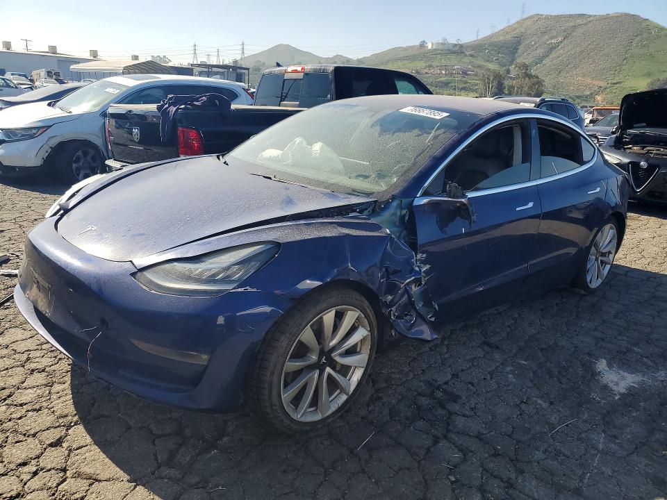 Продажа на аукционе авто 2018 Tesla Model 3, vin: 5YJ3E1EA2JF003703, номер лота: 76667895