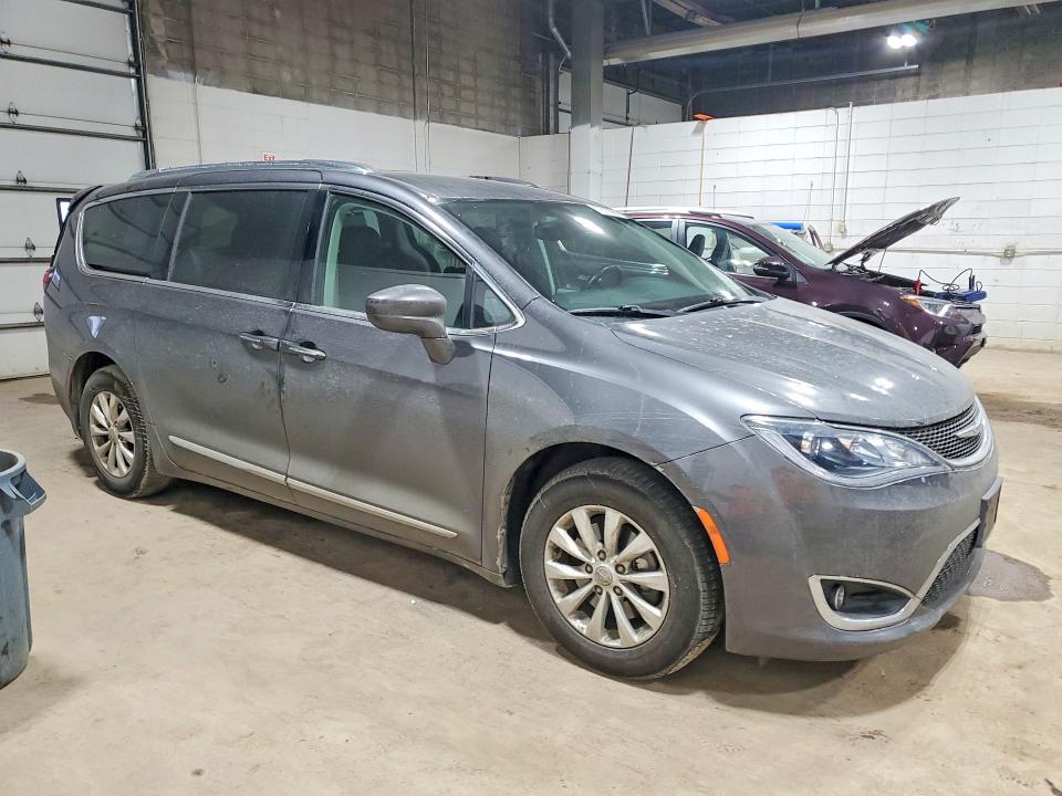 77677095 :رقم المزاد ، 2C4RC1BG8JR322004 vin ، 2018 Chrysler Pacifica مزاد بيع