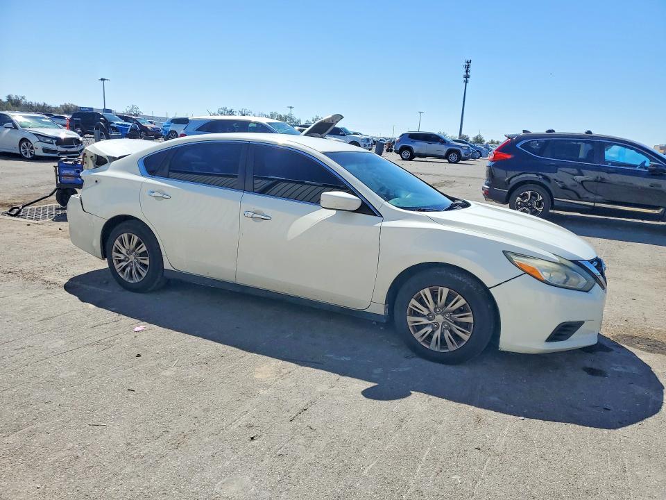 Продаж на аукціоні авто 2018 Nissan Altima, vin: 1N4AL3AP3JC119031, номер лоту: 78791385