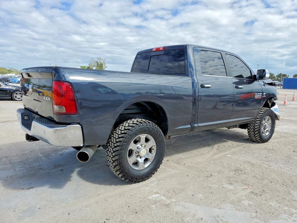 75886255 :رقم المزاد ، 3C6UR5DL0JG301493 vin ، 2018 Ram 2500 مزاد بيع