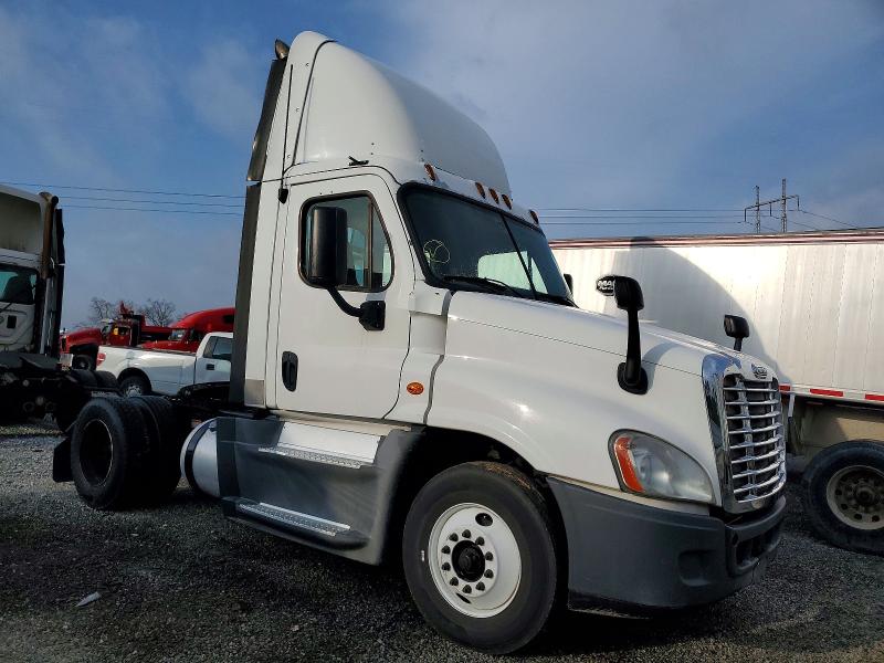 2016 Freightliner Cascadia 1 მანქანა იყიდება აუქციონზე, vin: 1FUBGEDV7GLHC5750, აუქციონის ნომერი: 77429365