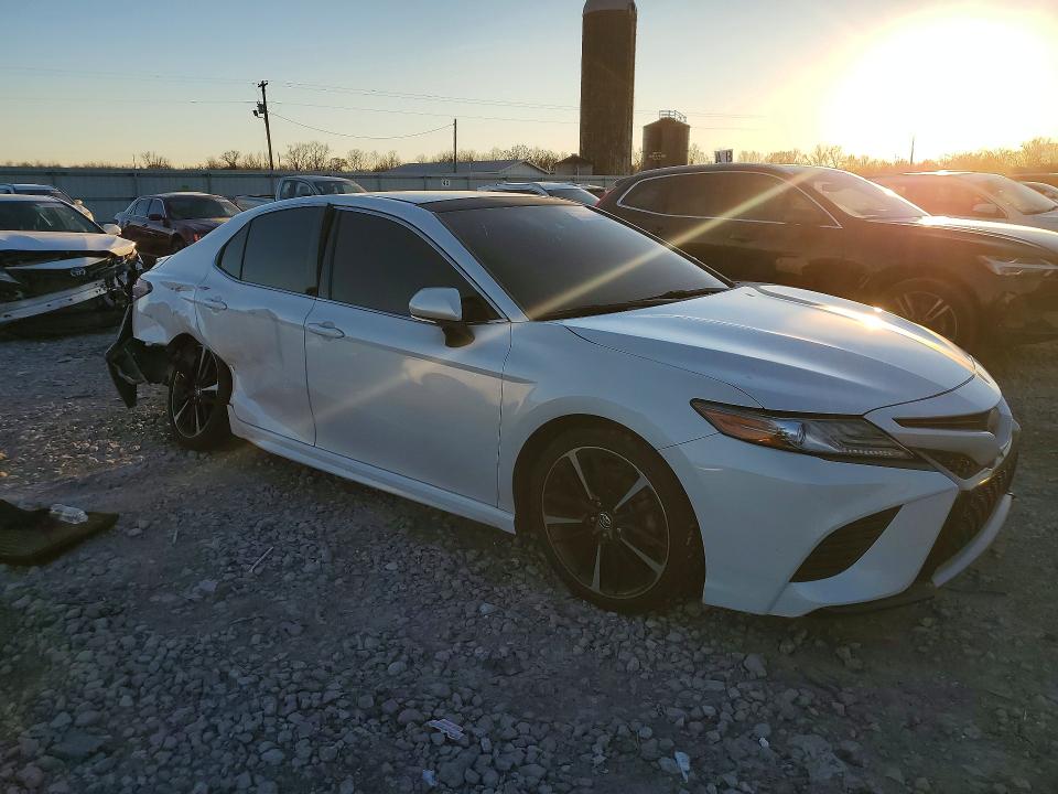 78526655 :رقم المزاد ، 4T1B61HK3KU696315 vin ، 2019 Toyota Camry مزاد بيع