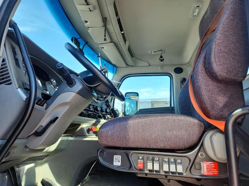Продажа на аукционе авто 2015 Kenworth T680, vin: 1XKYA48X0FJ443670, номер лота: 77532325