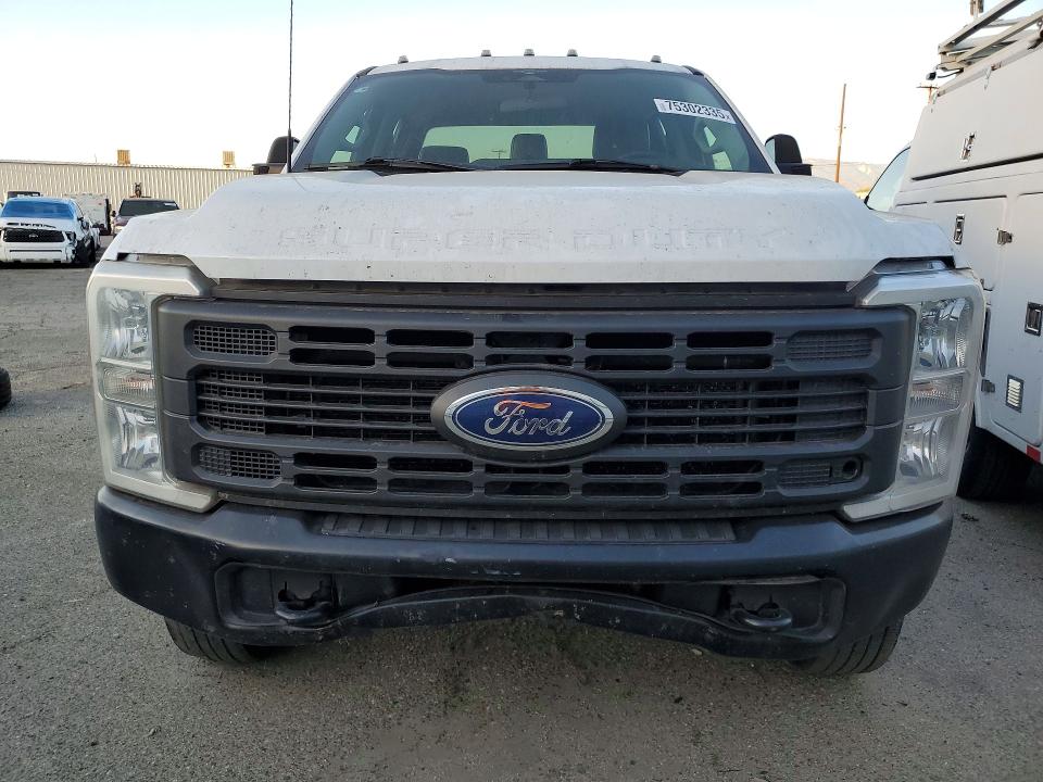 75302335 :رقم المزاد ، 1FT8W3DT5PEC22151 vin ، 2023 Ford F350 Super مزاد بيع