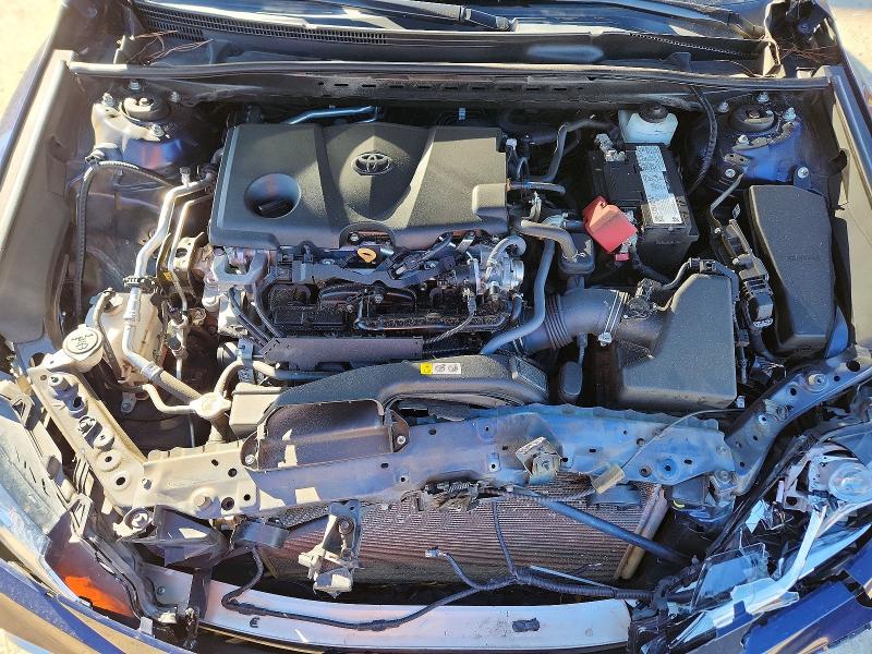 77739465 :رقم المزاد ، 4T1C11AK1NU061000 vin ، 2022 Toyota Camry مزاد بيع
