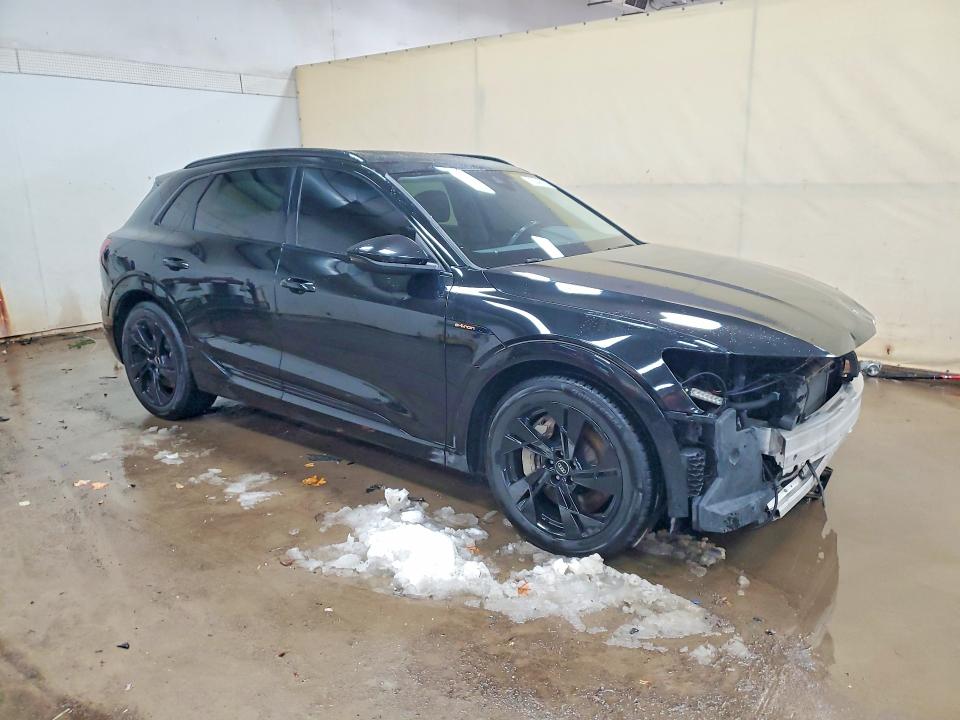 Продажа на аукционе авто 2022 Audi E-tron, vin: WA1AAAGE5NB019609, номер лота: 76046765