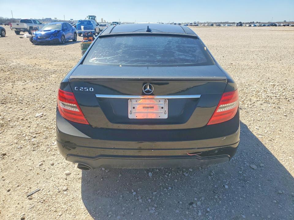 Продаж на аукціоні авто 2012 Mercedes-benz C, vin: WDDGJ4HB5CF779363, номер лоту: 77091395