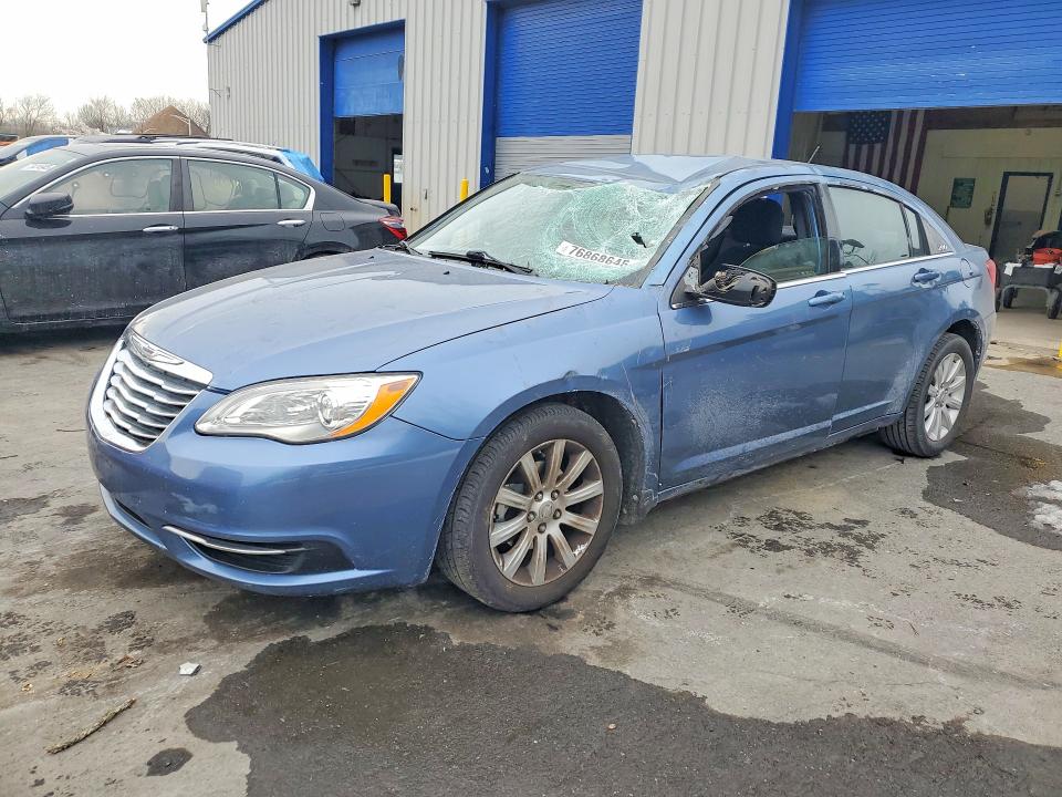 2011 Chrysler 200 მანქანა იყიდება აუქციონზე, vin: 1C3BC1FG4BN555571, აუქციონის ნომერი: 76868645
