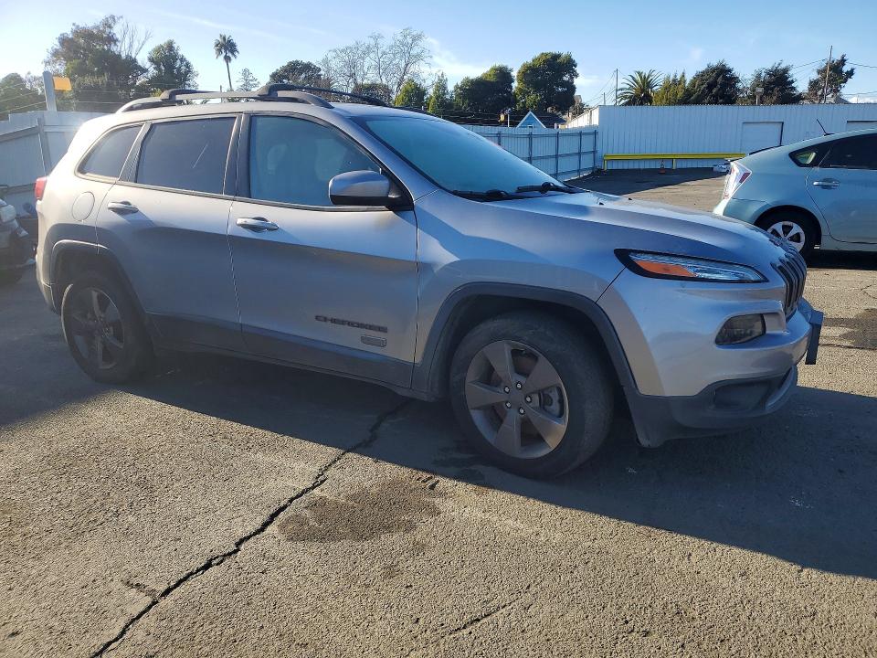 2017 Jeep Cherokee მანქანა იყიდება აუქციონზე, vin: 1C4PJLCB7HW510302, აუქციონის ნომერი: 76763055
