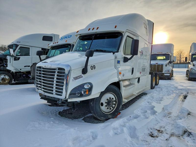 Продажа на аукционе авто 2018 Freightliner Cascadia 125, vin: 3AKJGLDR3JDJV4956, номер лота: 76992835