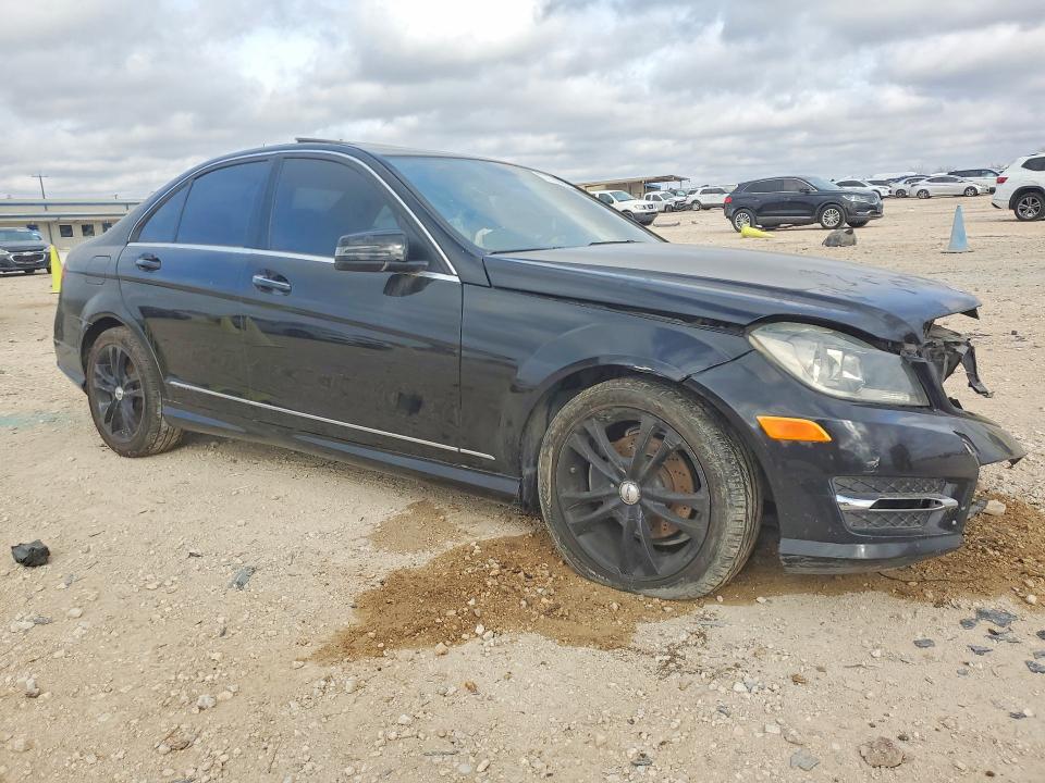 2013 Mercedes-benz C მანქანა იყიდება აუქციონზე, vin: WDDGF4HB0DA769968, აუქციონის ნომერი: 77778245