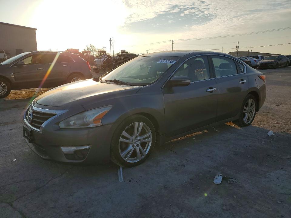 77517835 :رقم المزاد ، 1N4BL3APXEC903300 vin ، 2014 Nissan Altima مزاد بيع