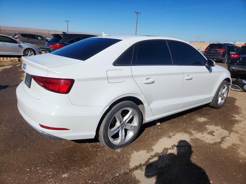 Продажа на аукционе авто 2018 Audi A3, vin: WAUAUGFF0J1038852, номер лота: 75891915