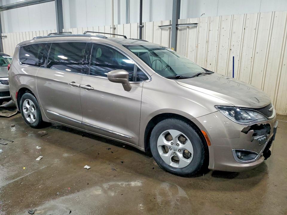 75483715 :رقم المزاد ، 2C4RC1EG2HR628377 vin ، 2017 Chrysler Pacifica مزاد بيع
