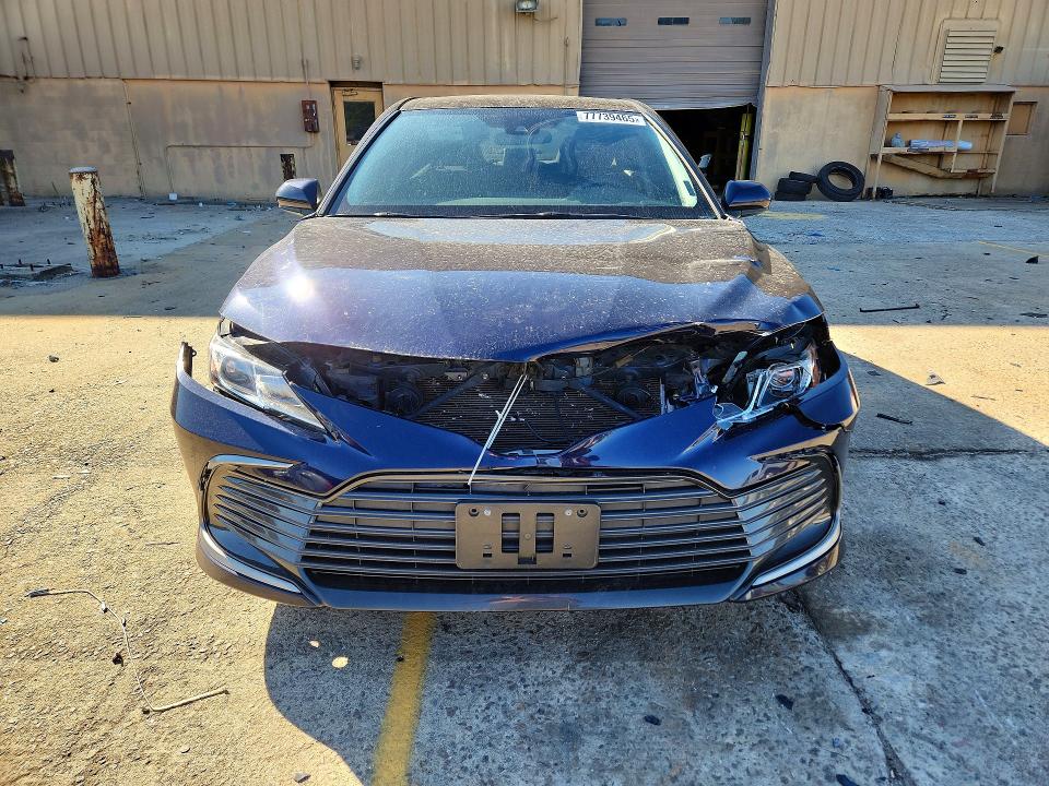 77739465 :رقم المزاد ، 4T1C11AK1NU061000 vin ، 2022 Toyota Camry مزاد بيع