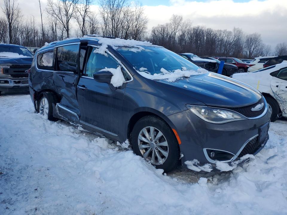 Продажа на аукционе авто 2018 Chrysler Pacifica, vin: 2C4RC1BG1JR252913, номер лота: 75811715