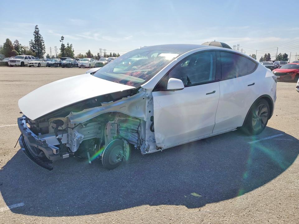 78685185 :رقم المزاد ، 7SAYGDEE4TF526263 vin ، 2026 Tesla Model Y مزاد بيع