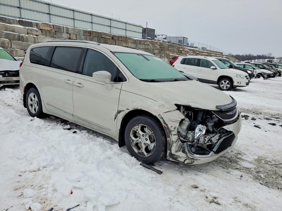 Продажа на аукционе авто 2017 Chrysler Pacifica, vin: 2C4RC1EG5HR555828, номер лота: 75688475