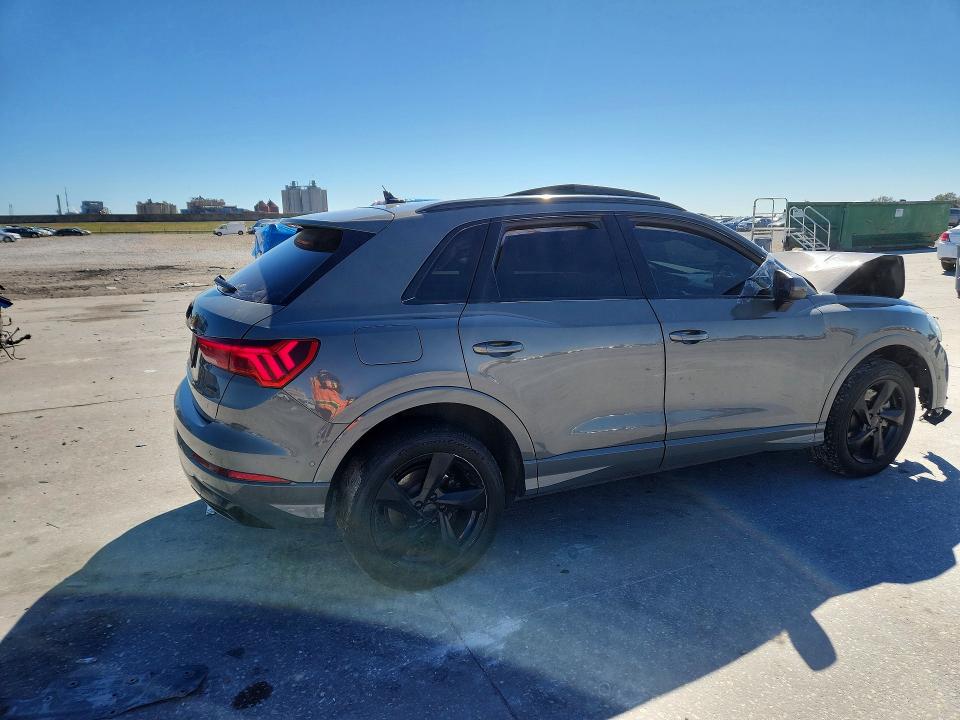 75977605 :رقم المزاد ، WA1BUCF3XM1083303 vin ، 2021 Audi Q3 مزاد بيع