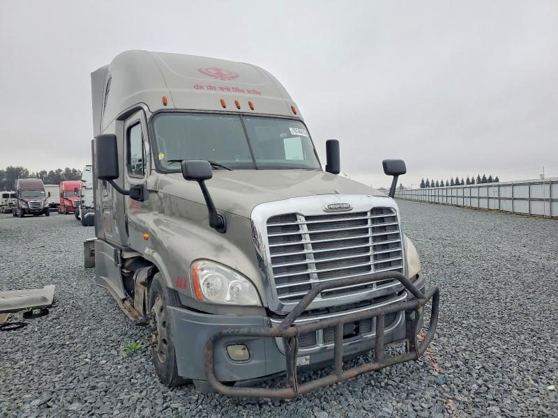 76745415 :رقم المزاد ، 3AKJGLDR9JSHU4903 vin ، 2018 Freightliner Cascadia 1 مزاد بيع