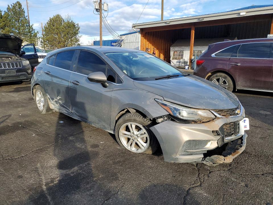 77213385 :رقم المزاد ، 3G1BE6SM2JS604696 vin ، 2018 Chevrolet Cruze مزاد بيع