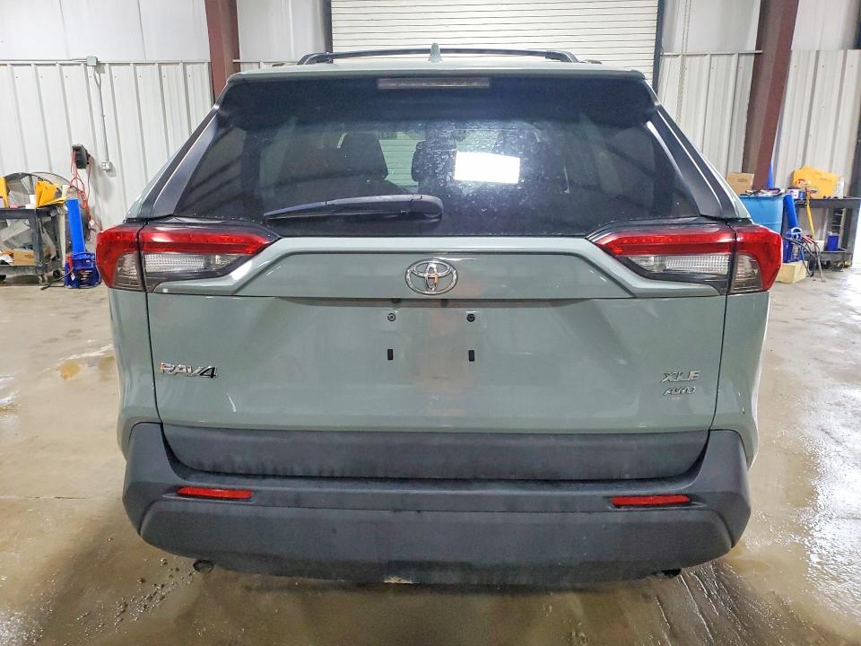 Продаж на аукціоні авто 2021 Toyota Rav4, vin: 2T3P1RFV9MW204557, номер лоту: 74785805