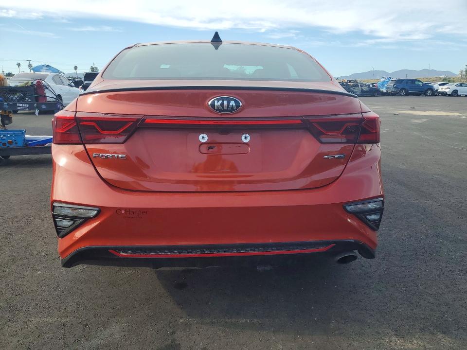 2021 Kia Forte მანქანა იყიდება აუქციონზე, vin: 3KPF34AD4ME389555, აუქციონის ნომერი: 77425915