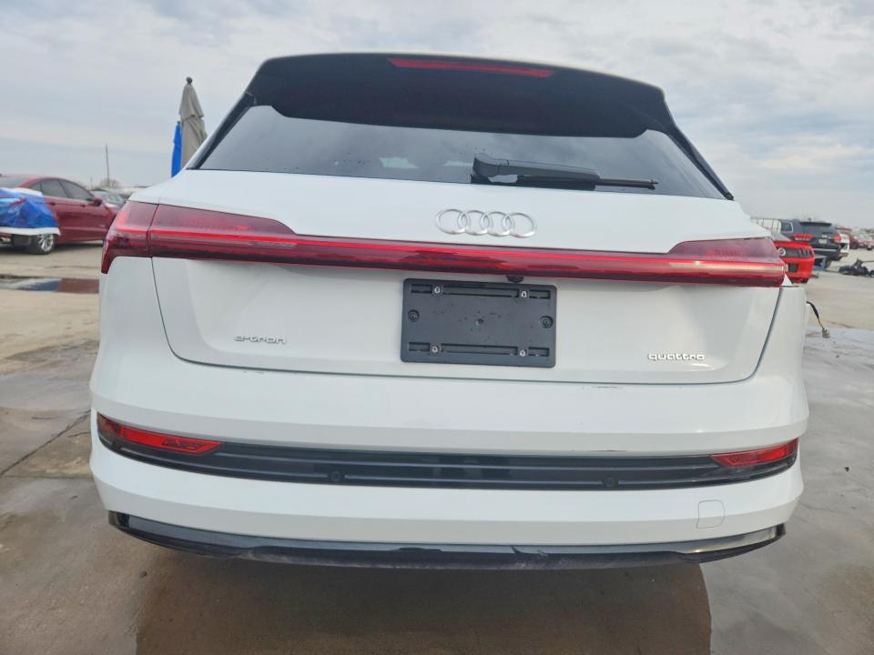 2021 Audi E-tron მანქანა იყიდება აუქციონზე, vin: WA1AAAGE9MB013133, აუქციონის ნომერი: 76451055