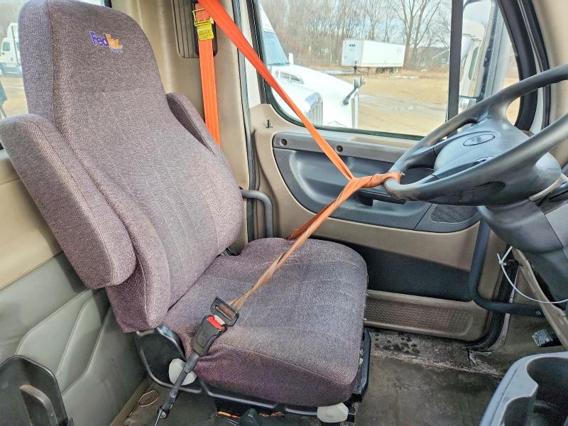 77529505 :رقم المزاد ، 1FUBGEDV3GLHC5762 vin ، 2016 Freightliner Cascadia 1 مزاد بيع