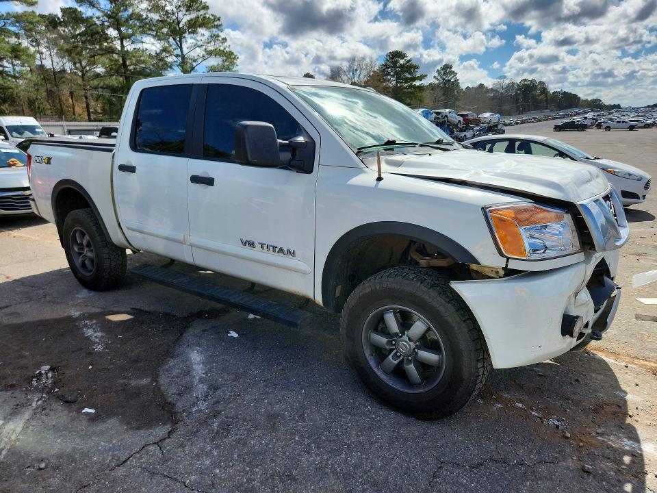 76447515 :رقم المزاد ، 1N6BA0EC3FN501966 vin ، 2015 Nissan Titan مزاد بيع