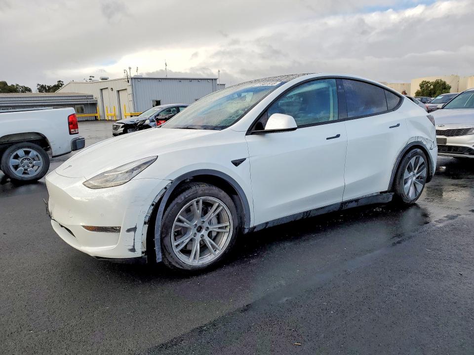 77907815 :رقم المزاد ، 7SAYGDEE8NF511168 vin ، 2022 Tesla Model Y مزاد بيع