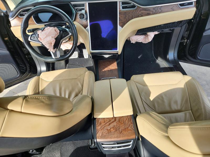 75968185 :رقم المزاد ، 5YJXCBE47HF051876 vin ، 2017 Tesla Model X مزاد بيع